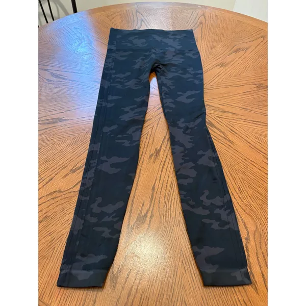 Spanx Look at Me Now Seamless Leggings Black Camo High Waisted Womens Medium - Image 2