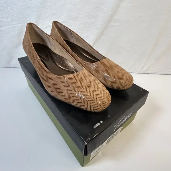 Trotters‎ Lauren Taupe Suede Herringbone Wedge Pumps Womens 8.5 N - Image 6