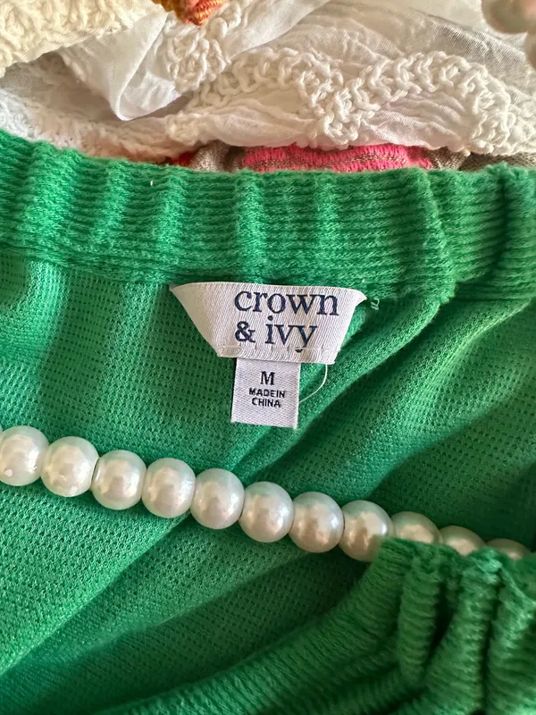 Crown & Ivy Kelly Green Puff Sleeve Top - Image 5