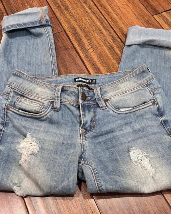 Dollhouse Charley Distressed Cropped Skinny Jeans - Image 4