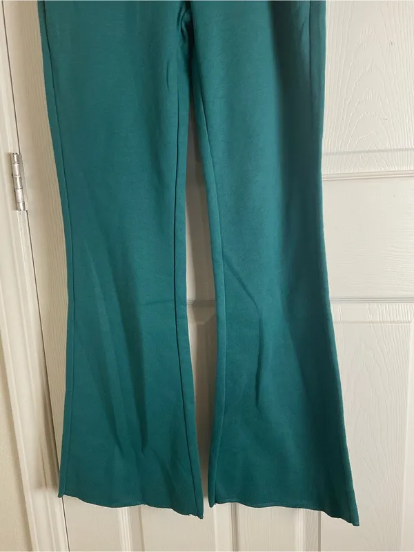 Refuge Athletics Teal Green Flare Pants / Leggings Size Medium - Image 3