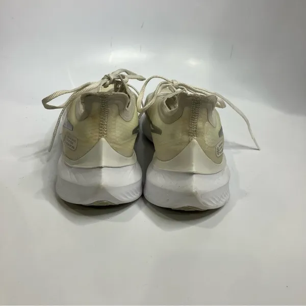 Nike Zoom‎ Gravity platinum tint sneakers size 8 - Image 4