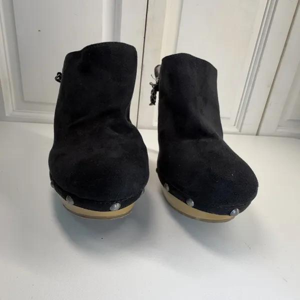 ELLE Ilona‎ Size 6 Black Faux Suede Metal Chain Stud Biker Sexy Mule Heels - Image 3