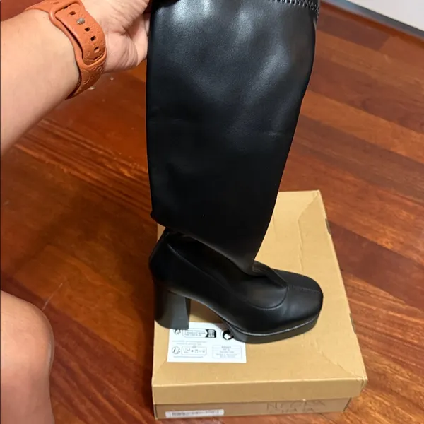 SHEIN Black Heeled Boots - Image 2