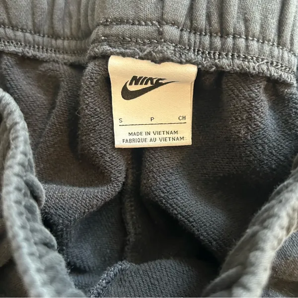 Nike Club Fleece Mid-Rise Oversized Joggers Women’s - Image 3