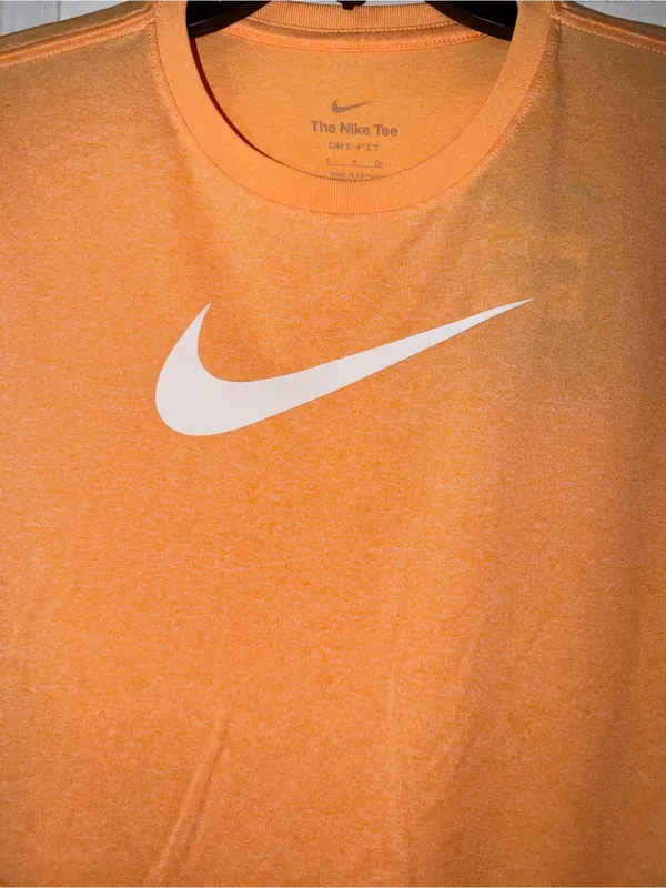 Nike Women's Dri-FIT Graphic T-Shirt - Small - Image 4