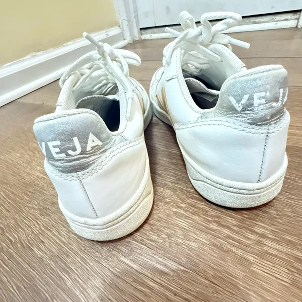 Veja Women's Shoes Size US 6 - Image 4