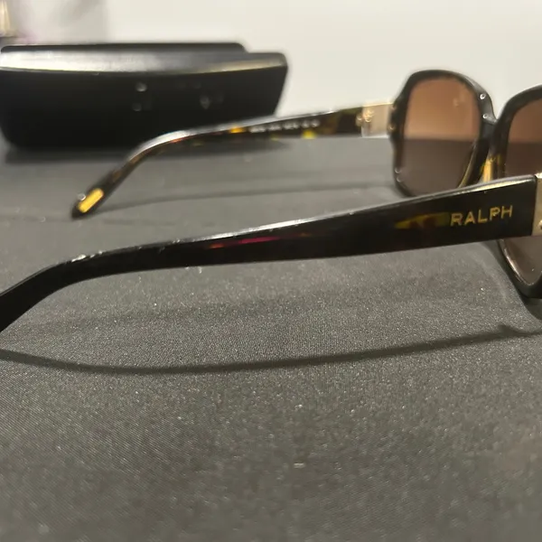 Ralph Lauren Brown Tortoiseshell Sunglasses Oversized Frame - Image 4