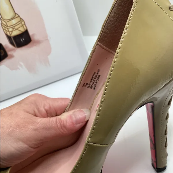 Betsey Johnson Dita Patent Leather stilettos in Nude. Size 7.5 - Image 5