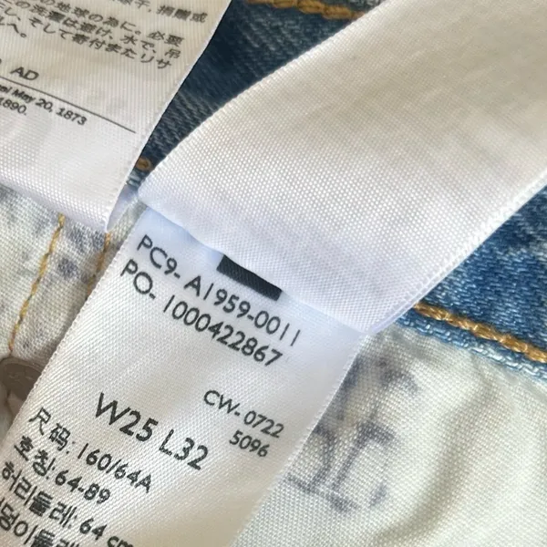 Levi’s Premium Light Wash 501 Straight Leg‎ Denim Blue Jeans Size 25 - Image 8