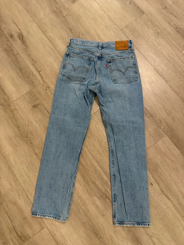 Levi's Premium Wedgie Straight Distressed Jeans Size 26 - Image 5