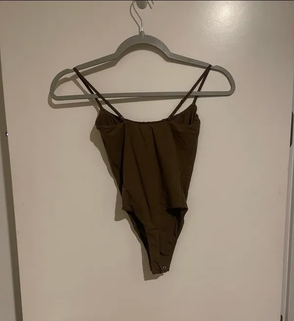 Skims Nwot Fits Everybody Cami Thong Bodysuit Brown Xs - Image 4