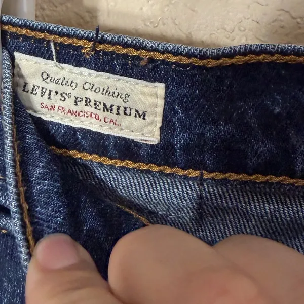 Levi's Premium Wedgie Straight Jeans Dark Wash Button Fly Raw Hem Size 27 - Image 6