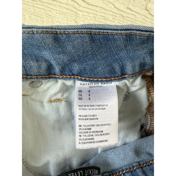 American‎ Eagle Denim Shorts Size 6 Curvy Hi-Rise Button Fly Distressed Hem - Image 5