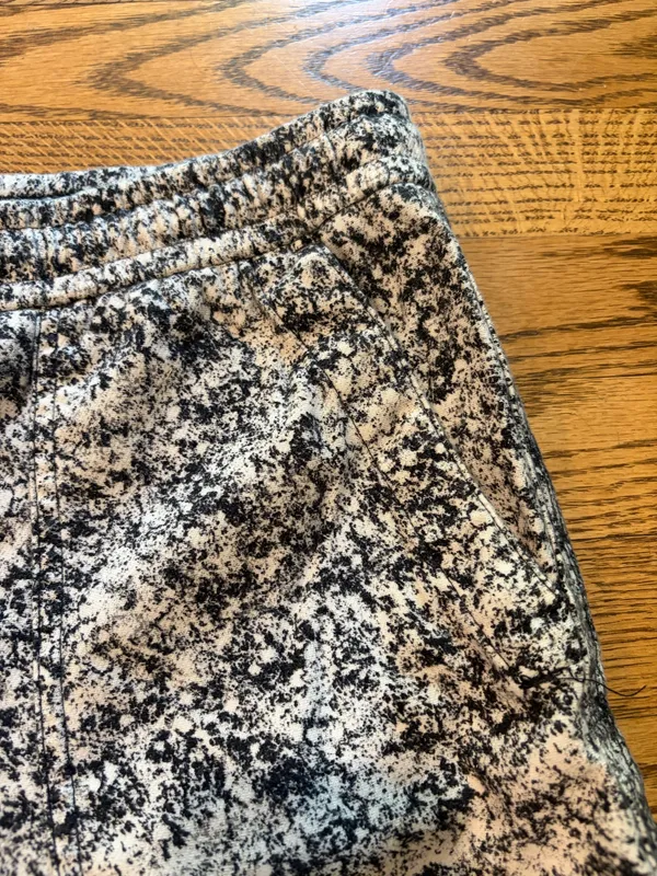 Athleta Farallon Shorts Black White - Image 4