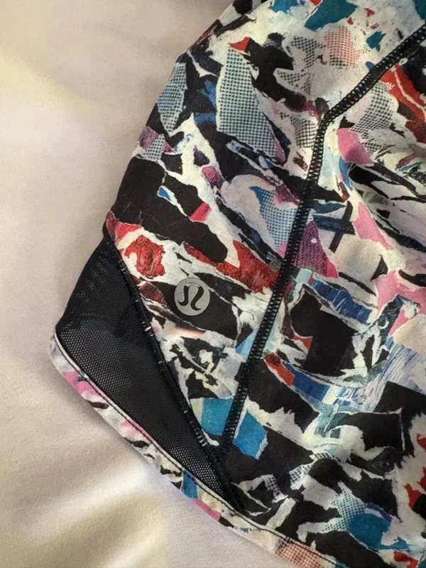 Lululemon Shorts Hotty Hot 2.5" - Image 3