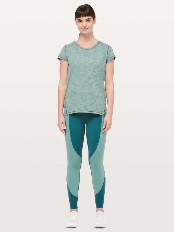 Lululemon Another Mile Short Sleeve Tee in Heathered Green Smoke Size 6 - Image 2