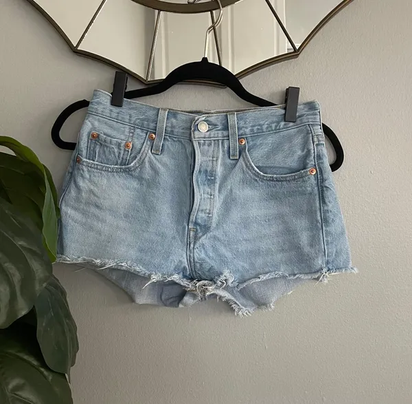 Levi's 501 Light Wash High Rise Denim Shorts Raw Hem Size 25 - Image 2