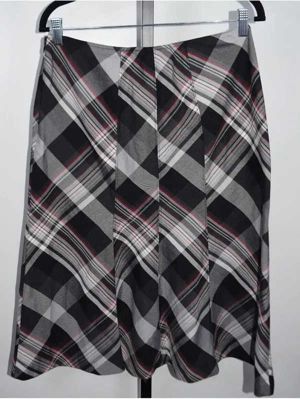 Nine West Plaid Skirt Women's Size 8 Black Grey Red A-Line Bias Cut Midi Skirt - Image 4