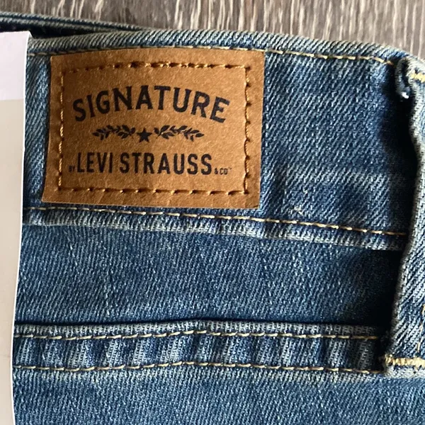 Levi's Medium Wash Bermuda Shorts Size 20 - Image 7