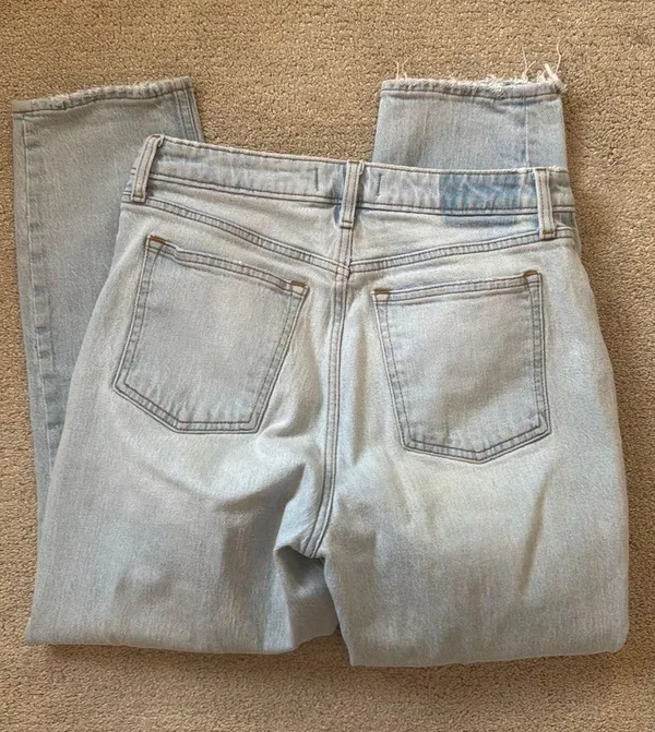 Abercrombie High Rise Mom Jean - Image 6