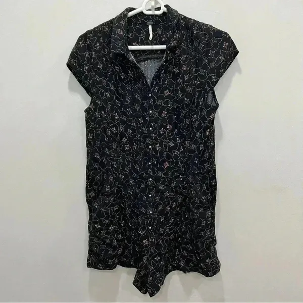 Free People Short sleeve Romper size s - Image 3