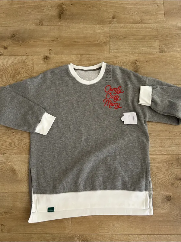Hallmark Channel Comfy Cozy Merry Gray Sweatshirt, Size XXL, NEW - Image 3
