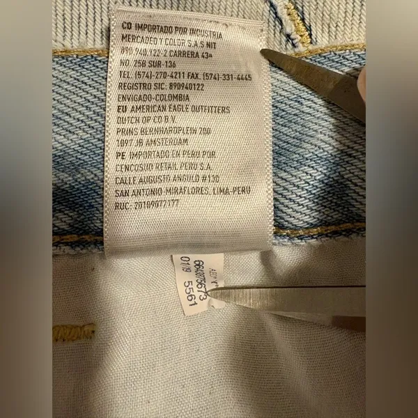 American Eagle Baggy Mom Short Distressed Denim Shorts - Image 10