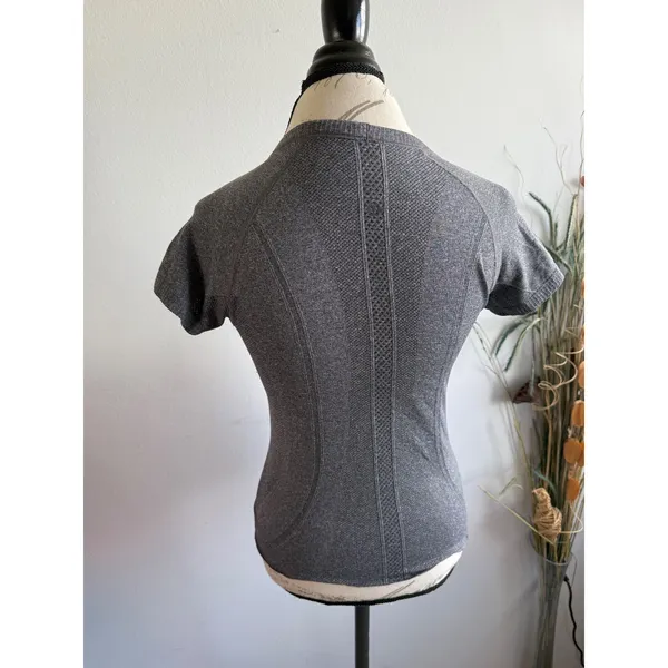 Lululemon Swiftly Tech Short Sleeve Shirt Heathered Grey Women Slim Fit flaw‎ - Image 2