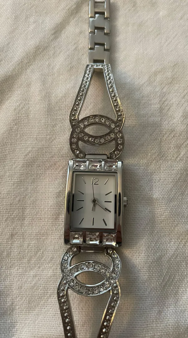 Women's Quartz Watch Crystal Embellished Silver Tone Bracelet Band FMDCT301A. Needs Battery. - Image 2