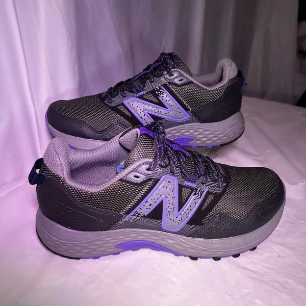 New Balance Women's Sneakers in Gray and Purple - Image 2