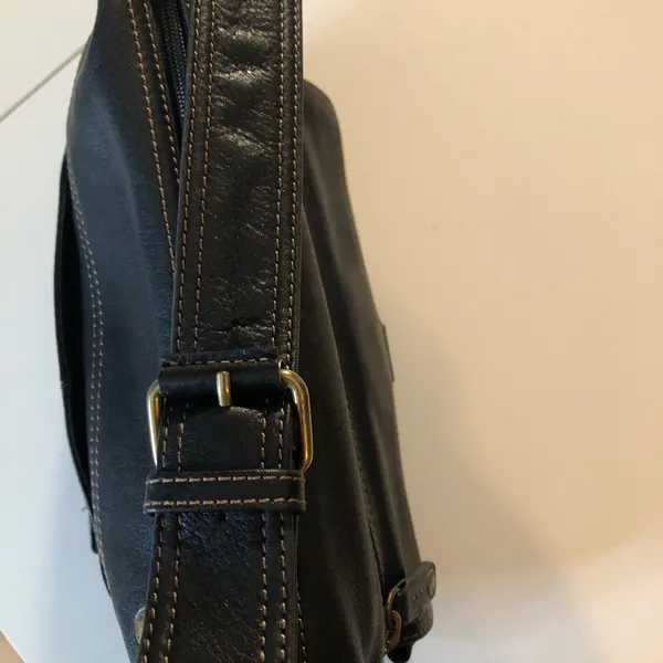 Fossil Black Leather Purse in great shape. It’s really cute - Image 8