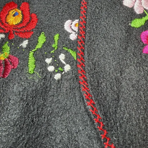 Vintage Women's Size Large Black Felt Vest Floral Embroidered Folk Art Boho - Image 10