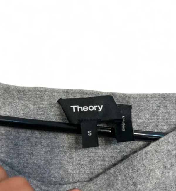 Theory gray sweater in size S #theory #knitwear - Image 3