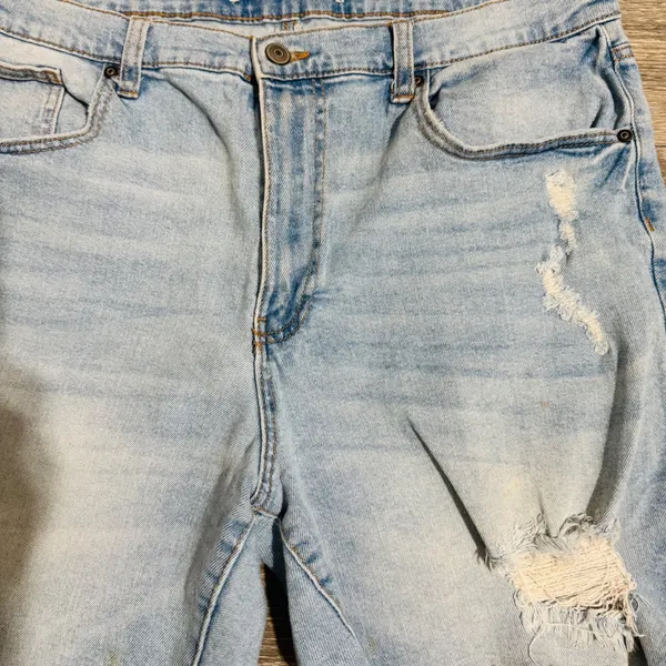 Celebrity Pink Women Light Wash Distressed Denim Shorts Cutoff Frayed Hem‎ 17/33 - Image 4