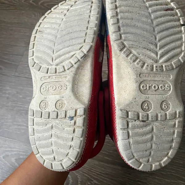 Crocs (Size m 4 w 6) Red - Image 4