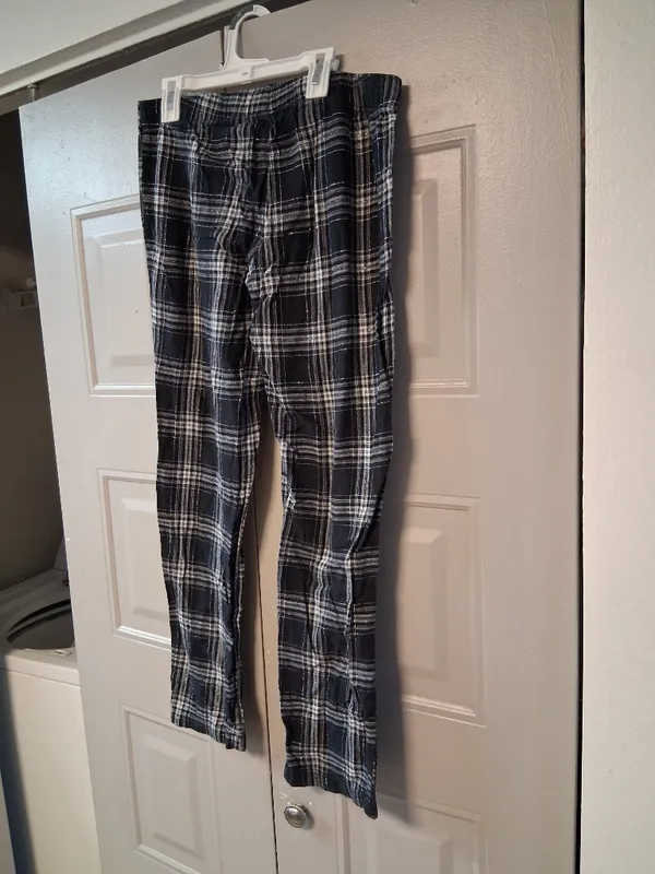 Old Navy plaid flannel pjs' pajamas pants in black, white and gray size small. - Image 7