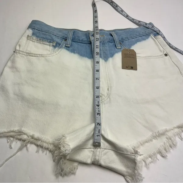 Levi's High Waisted Mom Denim Jean Cut-Off Shorts Womens Size 30 Blue‎ White NEW - Image 10