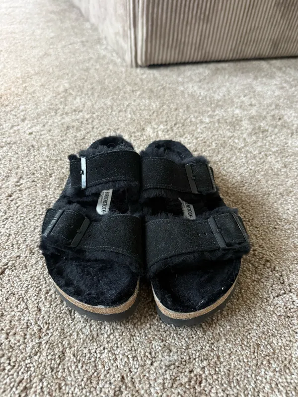 Arizona Birkenstock Shearling Sandals Women’s black - Image 5