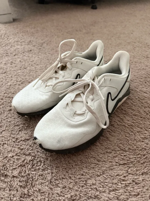 Nike Legend Essential Training Sneaker - Image 3