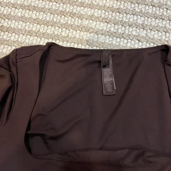 Skims Smooth Layers Square Neck Top in Espresso - Image 5