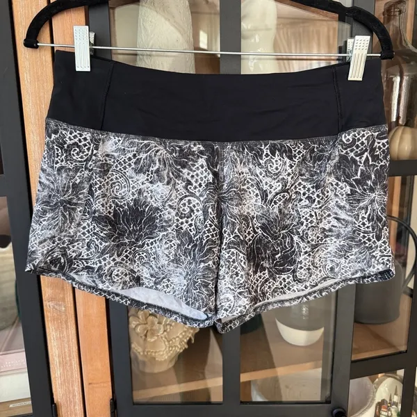 Lululemon Run Times Shorts II *4" Serigraph Alpine White Multi floral print - Image 4
