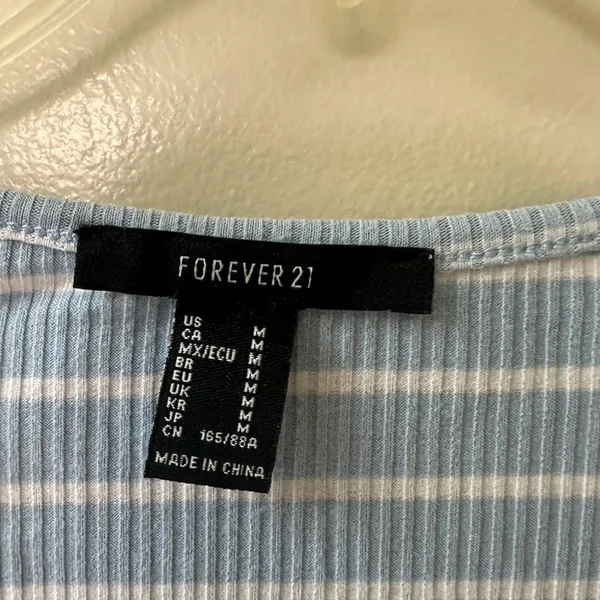 Forever 21 long sleeve crop top - Image 3