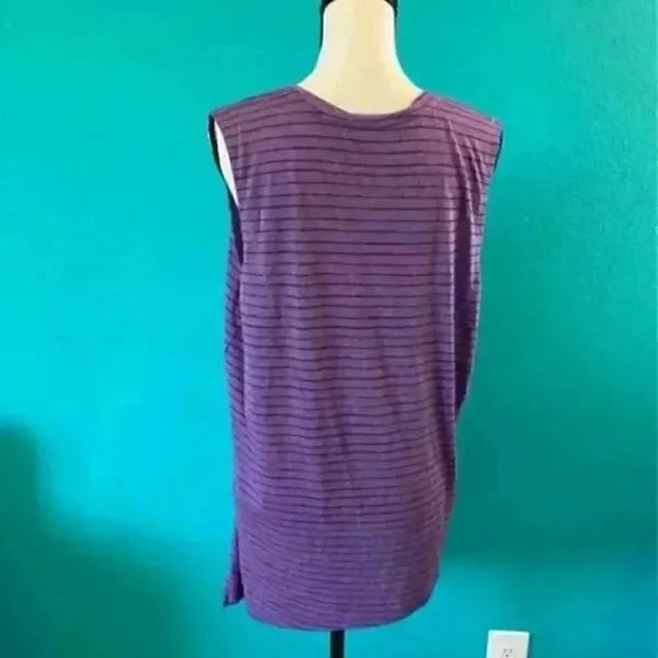 Nike dri fit tank top in size large / xl - Image 2