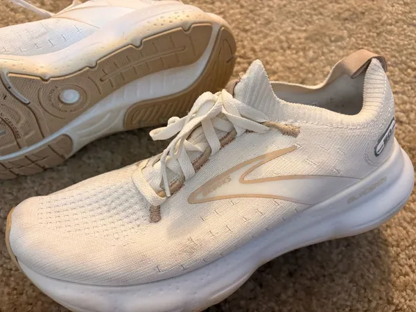 Brooks Glycerin StealthFit 20 Running Shoes – White/Khaki (Cream/Tan) - Image 4