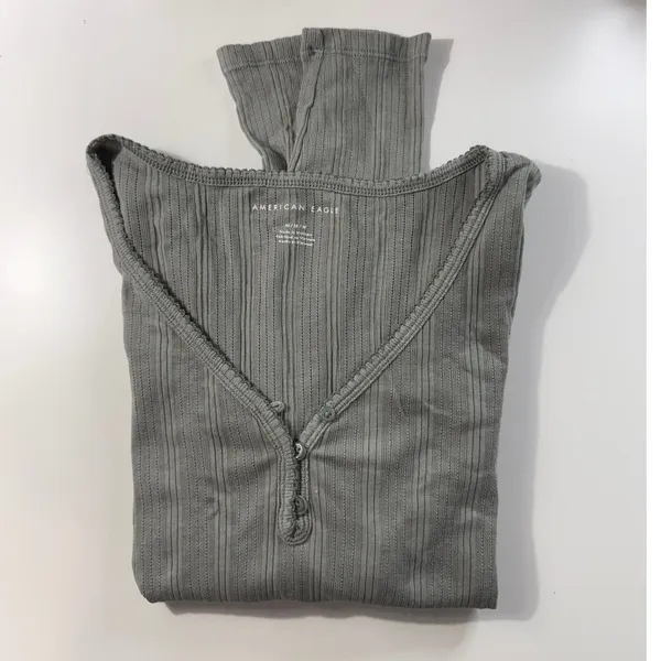 American Eagle Sage Green Ribbed V-Neck Henley Long Sleeve‎ Top Cutie Medium - Image 2