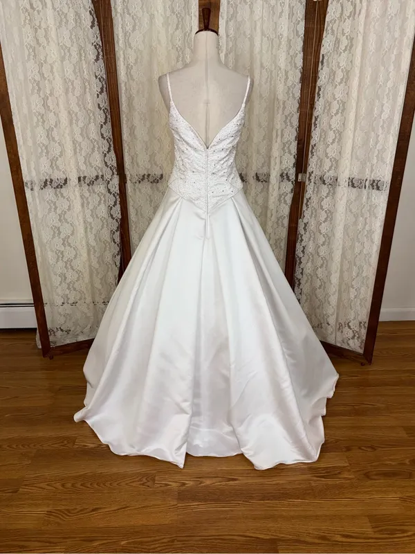 Beautiful Vintage 90s White Satin Wedding Gown - Image 5