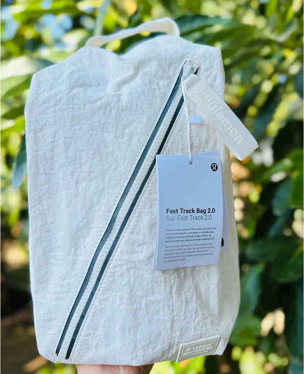 Lululemon Fast track bag 2.0 - Image 2