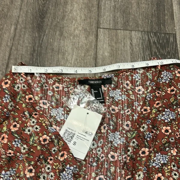 Women’s Forever 21 Floral Print Peasant Long Sleeved Crop Top (NWT) - Image 8