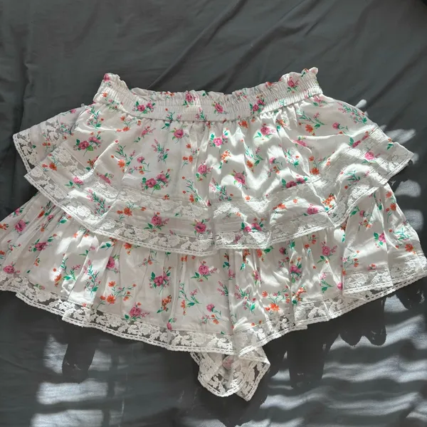 Altar’d State Ruffle Lace Floral Shorts - Image 4